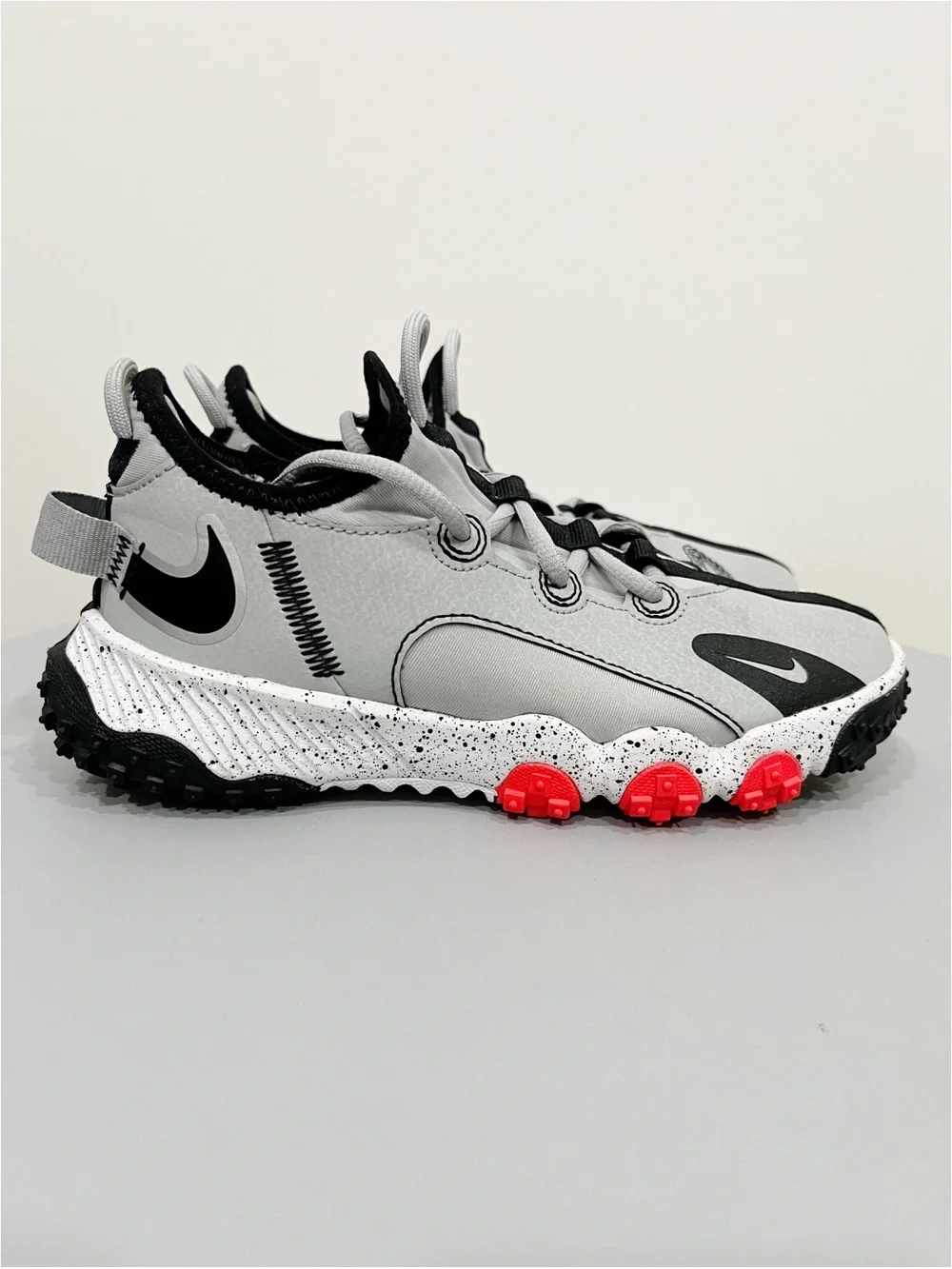 Nike Future Field Turf Cleats Light Smoke Grey Bright Crimson Kids 2.5Y
